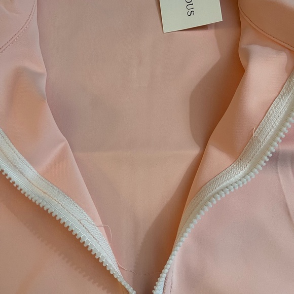 NWT Peach/White Zippered Front Scuba Style Swimsuit - Picture 5 of 6